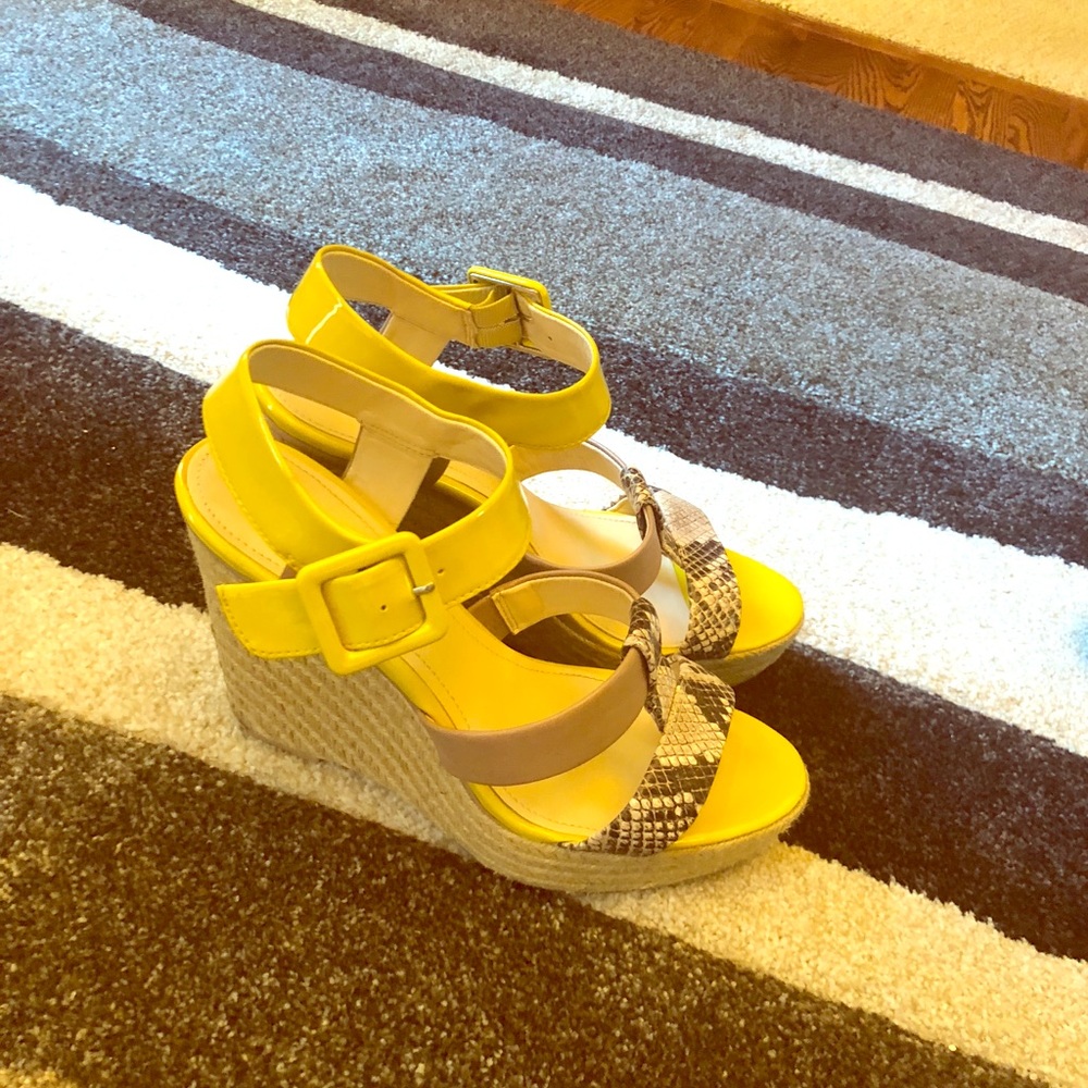 Calvin Klein - Lovely Yellow!